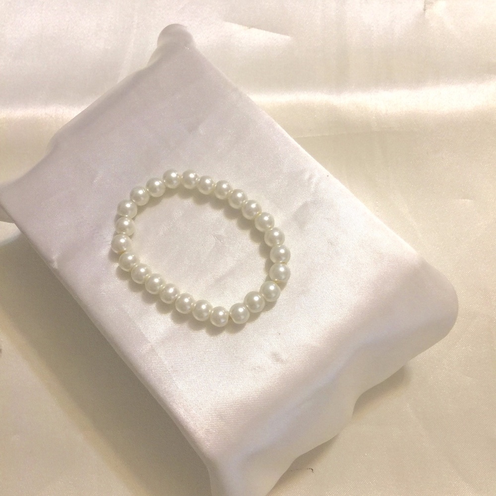 Department Store Simulated Glass Pearl Bracelet